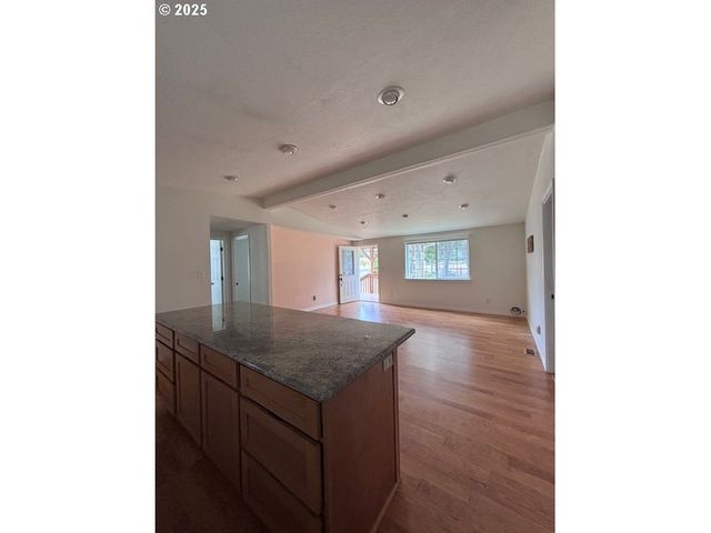87624 PARKSIDE Dr, Florence, OR 97439