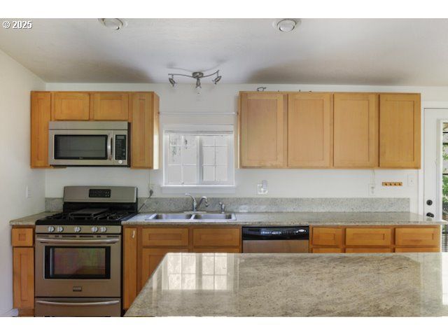 87624 PARKSIDE Dr, Florence, OR 97439