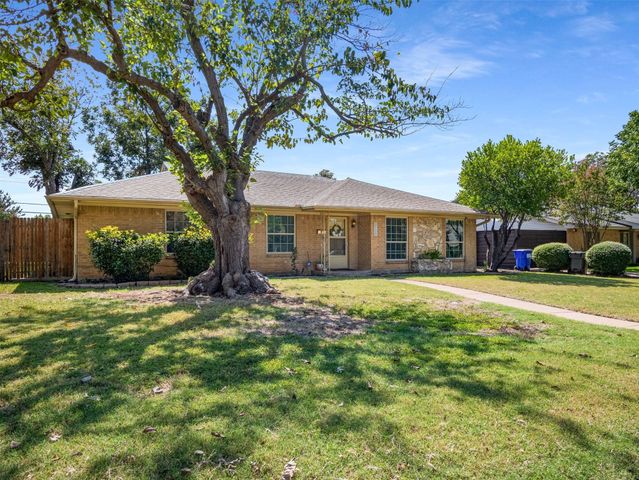 3750 Ridgeoak Way, Farmers Branch, TX 75244