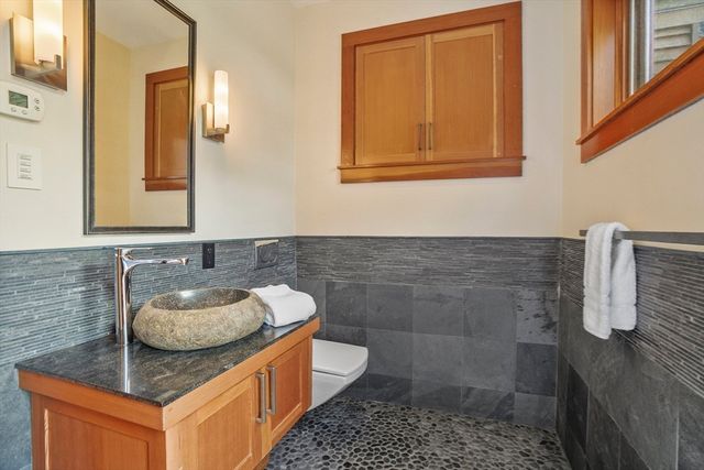 400 Barnes Road, Oak Bluffs, MA 02557