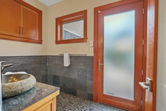 400 Barnes Road, Oak Bluffs, MA 02557