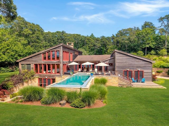 400 Barnes Road, Oak Bluffs, MA 02557