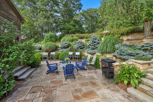 400 Barnes Road, Oak Bluffs, MA 02557