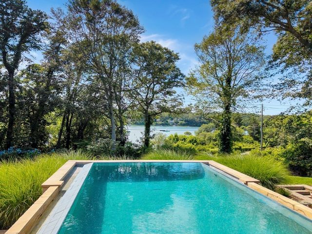 400 Barnes Road, Oak Bluffs, MA 02557