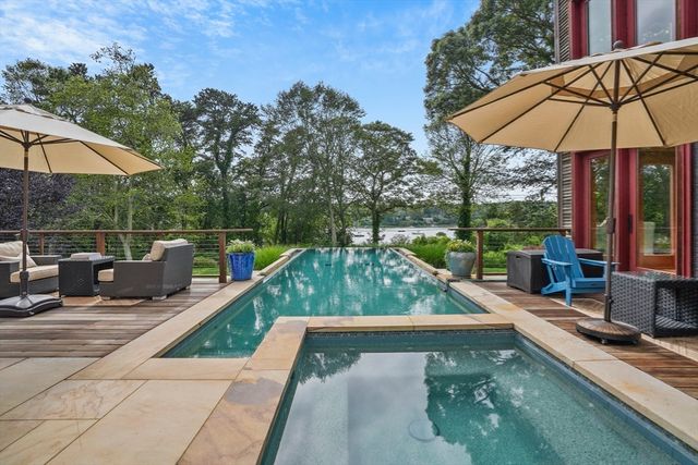 400 Barnes Road, Oak Bluffs, MA 02557