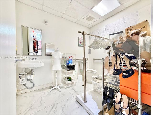 3530 NW 83, Doral, FL 33122