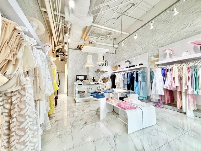 3530 NW 83, Doral, FL 33122