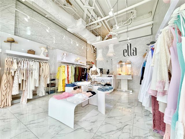 3530 NW 83, Doral, FL 33122