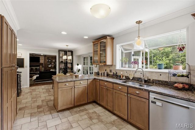 1421 Briarcreek Drive, Kirkwood, MO 63122