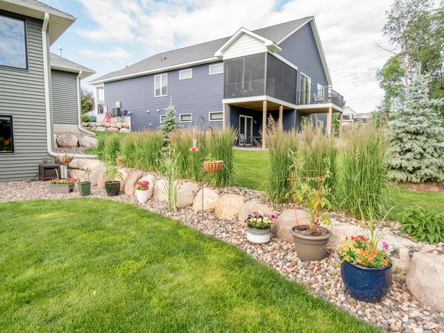 9088 62nd Street S, Cottage Grove, MN 55016
