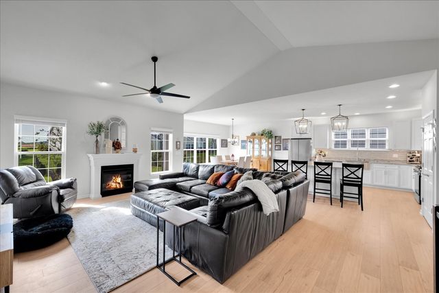 635 Maplewood Circle, Elburn, IL 60119