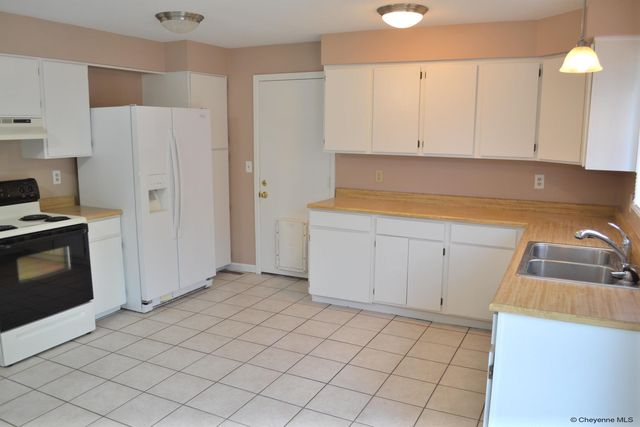 2218 APACHE ST, Cheyenne, WY 82009