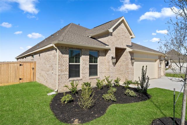 1524 Apache Heights Drive, Dayton, TX 77535