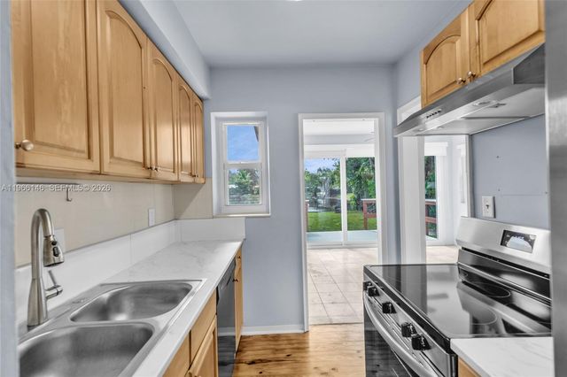 392 Payne Dr, Miami Springs, FL 33166