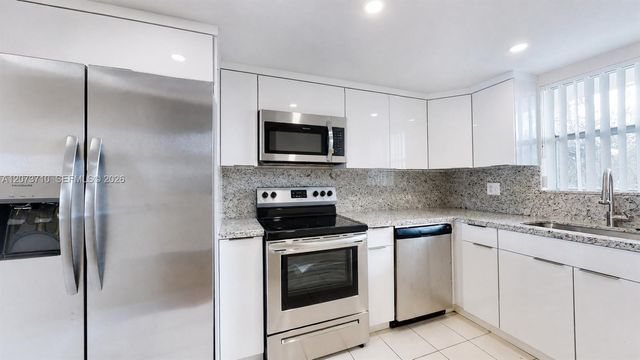 9363 Fontainebleau Boulevard H205, Miami, FL 33172