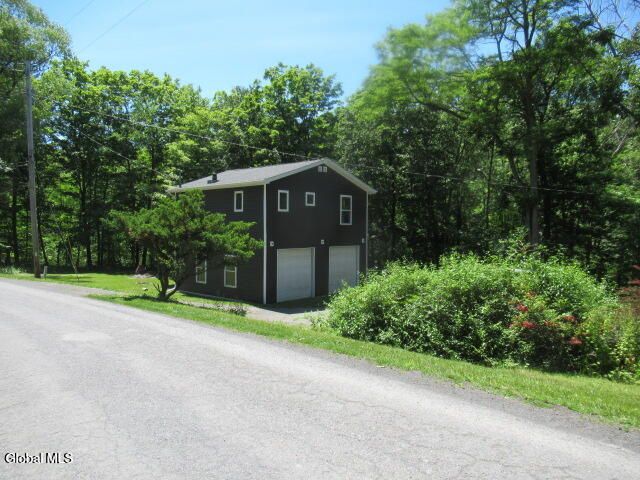 221 S Jarvis Road, Ravena, NY 12143