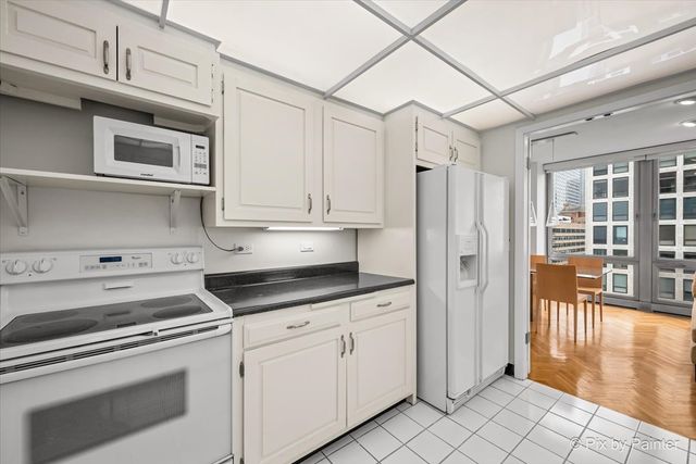 860 N LAKE SHORE Drive 19L, Chicago, IL 60611