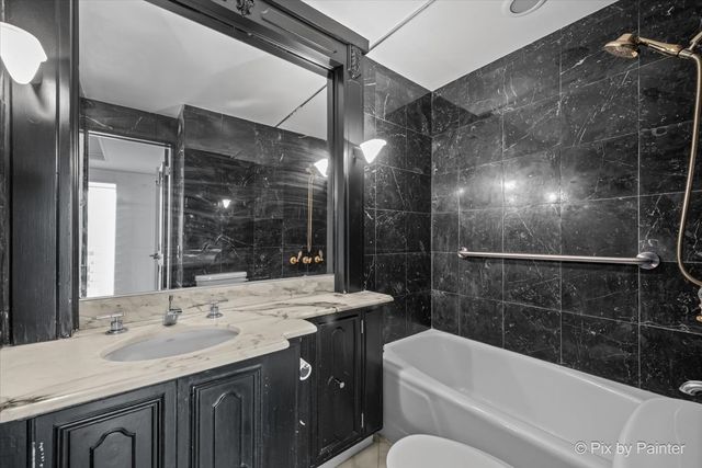 860 N LAKE SHORE Drive 19L, Chicago, IL 60611
