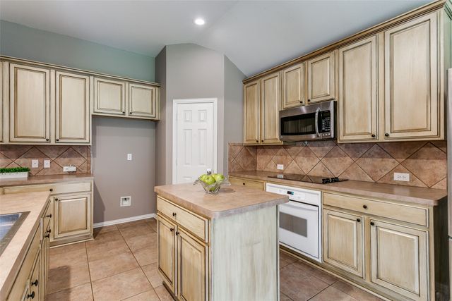 3504 Carlton Street, Grapevine, TX 76092