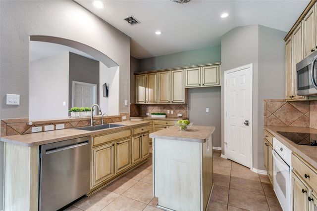 3504 Carlton Street, Grapevine, TX 76092
