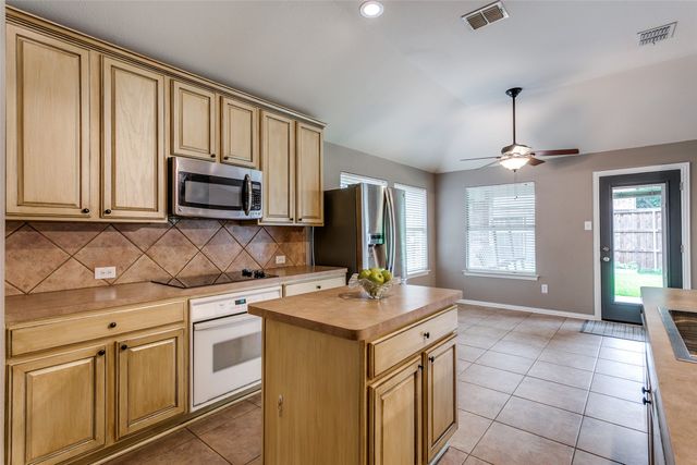 3504 Carlton Street, Grapevine, TX 76092