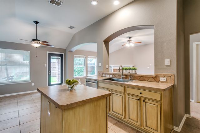 3504 Carlton Street, Grapevine, TX 76092