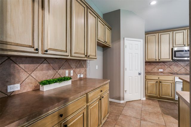 3504 Carlton Street, Grapevine, TX 76092