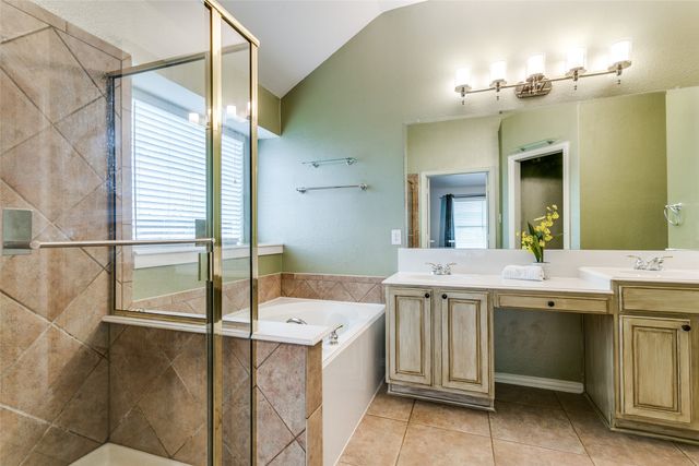 3504 Carlton Street, Grapevine, TX 76092