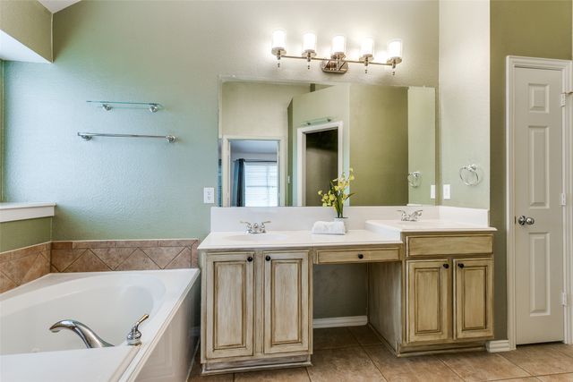 3504 Carlton Street, Grapevine, TX 76092