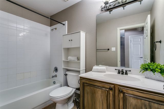 3504 Carlton Street, Grapevine, TX 76092