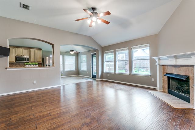3504 Carlton Street, Grapevine, TX 76092