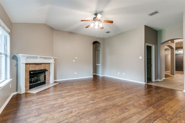 3504 Carlton Street, Grapevine, TX 76092