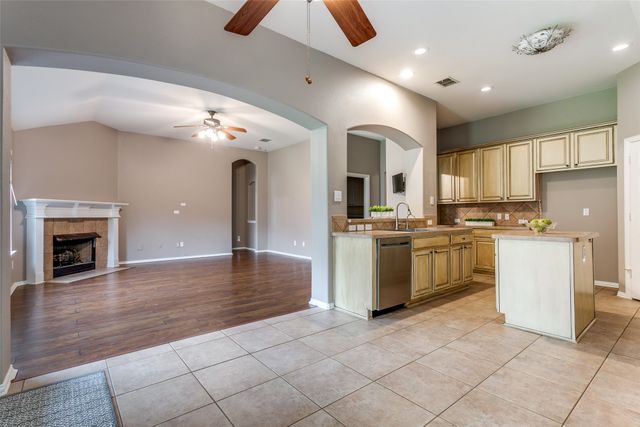 3504 Carlton Street, Grapevine, TX 76092