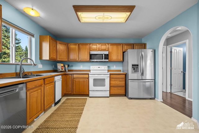 12011 Rolling Meadow Circle, Anchorage, AK 99516