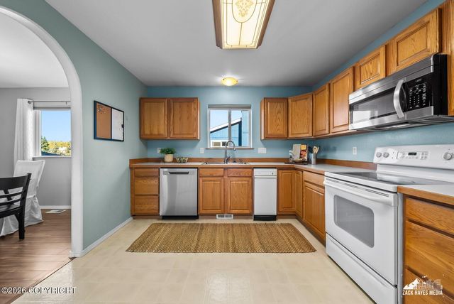 12011 Rolling Meadow Circle, Anchorage, AK 99516