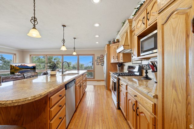 2327 E CAVALIER DR, Cottonwood Heights, UT 84121