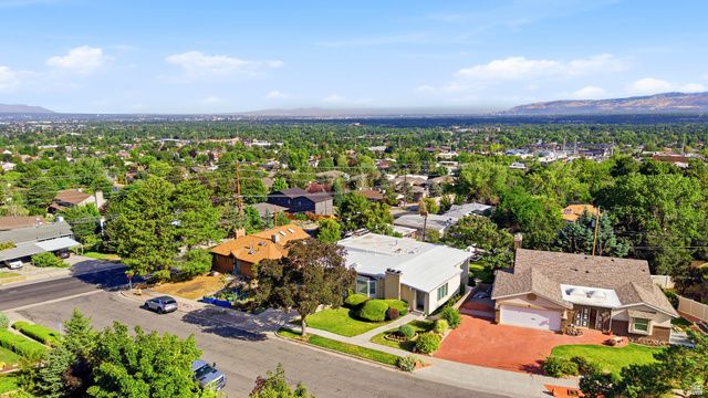 2327 E CAVALIER DR, Cottonwood Heights, UT 84121