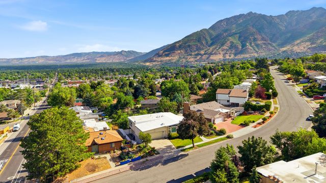 2327 E CAVALIER DR, Cottonwood Heights, UT 84121