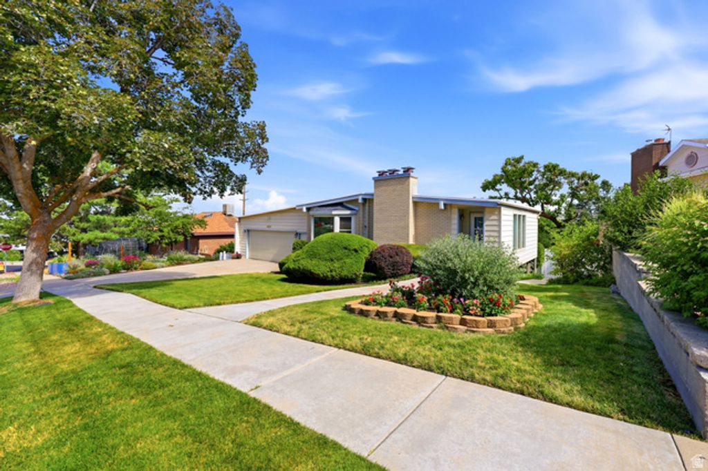 2327 E CAVALIER DR, Cottonwood Heights, UT 84121