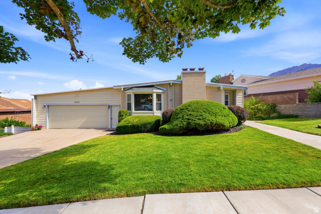 2327 E CAVALIER DR, Cottonwood Heights, UT 84121 — photo 4