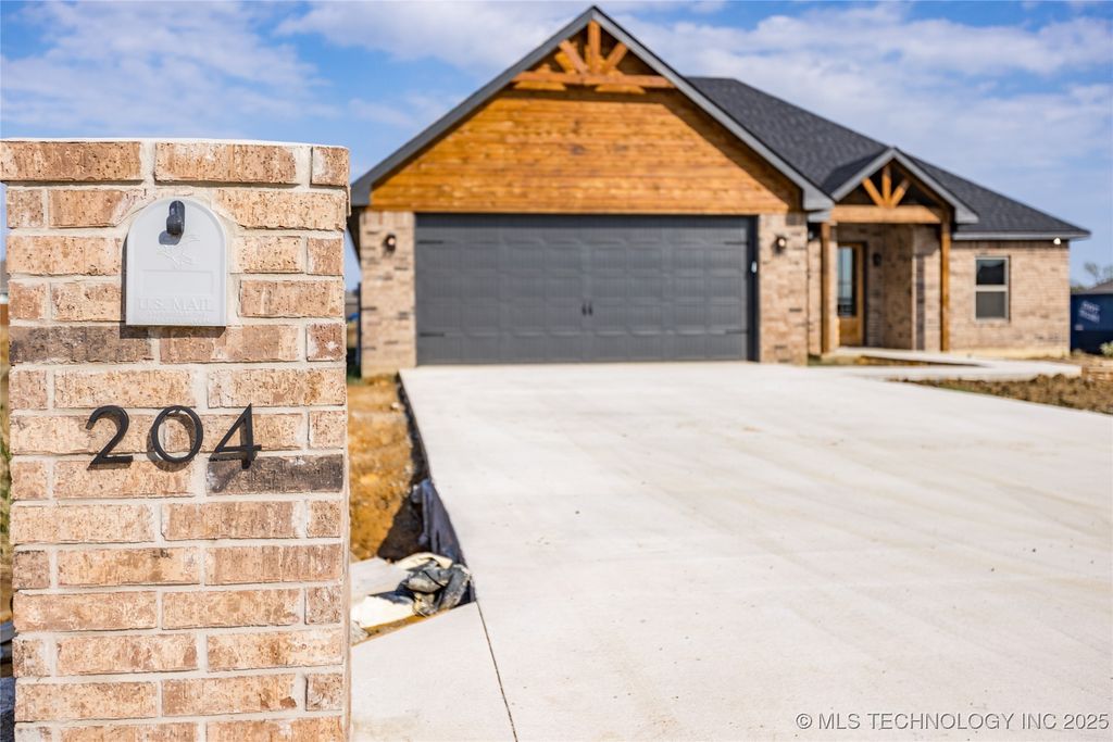 204 Maple Leaf, Durant, OK 74701