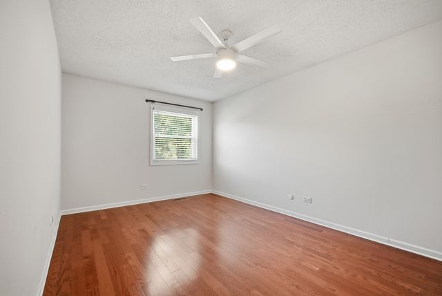 1204 Inverrary Lane, Deerfield, IL 60015