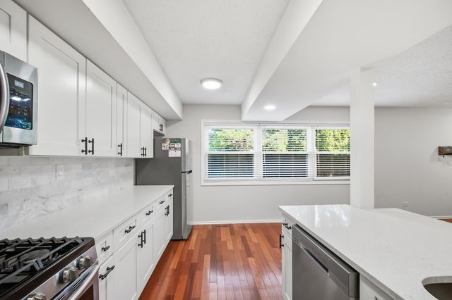 1204 Inverrary Lane, Deerfield, IL 60015