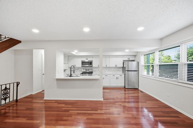 1204 Inverrary Lane, Deerfield, IL 60015
