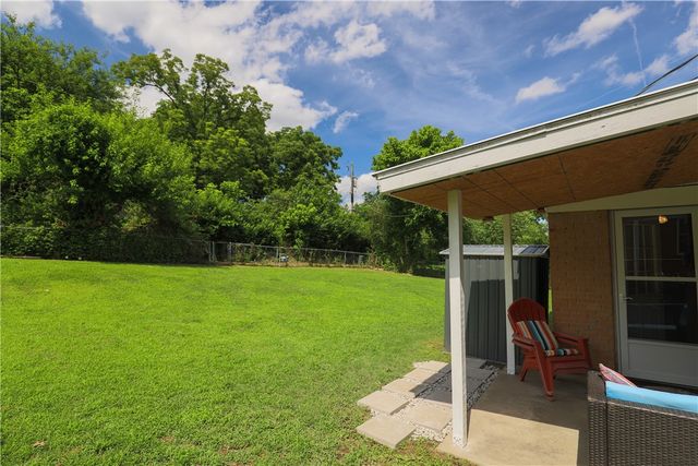 2202 Cottonwood Place, Springdale, AR 72762