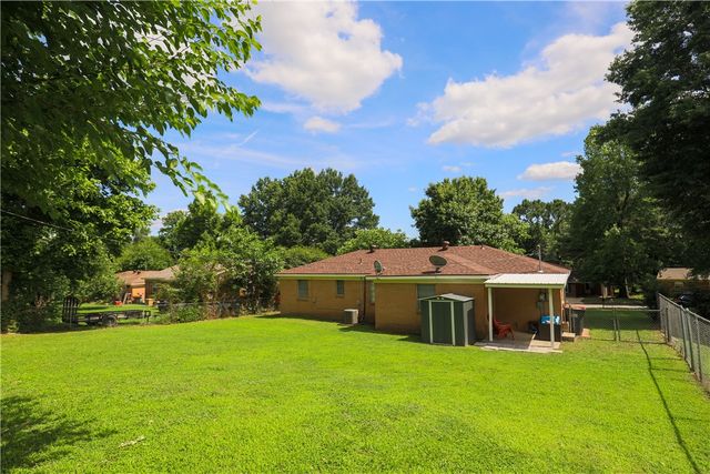 2202 Cottonwood Place, Springdale, AR 72762