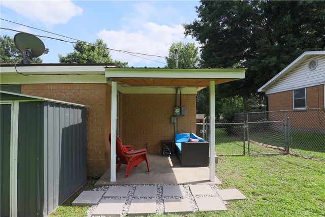 2202 Cottonwood Place, Springdale, AR 72762