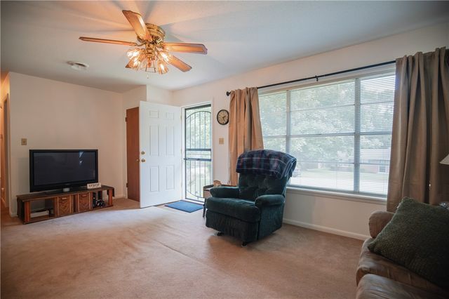 2202 Cottonwood Place, Springdale, AR 72762