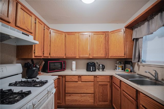 2202 Cottonwood Place, Springdale, AR 72762