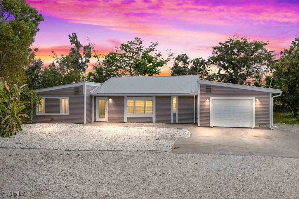 5675 Sandal LN, Bokeelia, FL 33922